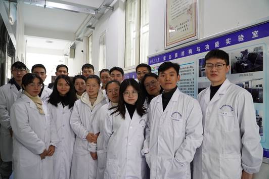 说明: F:\工作内容\2020年\11月\林教授照片\团队合影.JPG